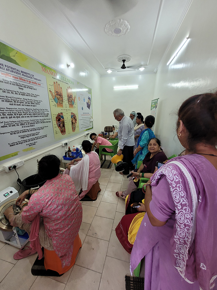 Kansa Thali Ayurvedic Massage Therapy Machine